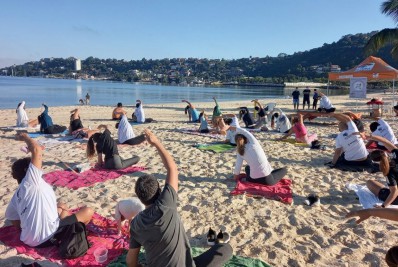 Praia de Icaraí terá aula gratuita de ioga e pilates neste domingo