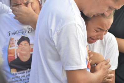 'Confundiram uma vassoura com um fuzil', diz irmã de vigia morto durante operação policial em Belford Roxo