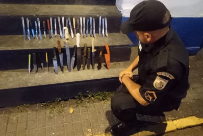 PM apreende 46 objetos perfurocortantes no Centro do Rio