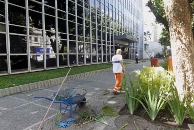 Justiça diz que greve de garis é ilegal; sindicato da categoria pode ser multado em R$ 200 mil diários