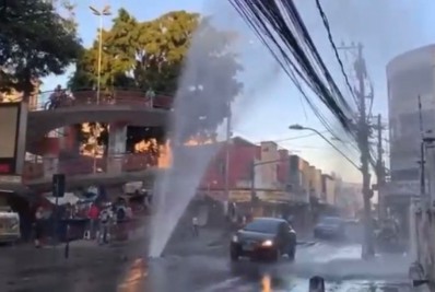 Vídeo: tubulação estoura e forma 'chafariz' em Nova Iguaçu