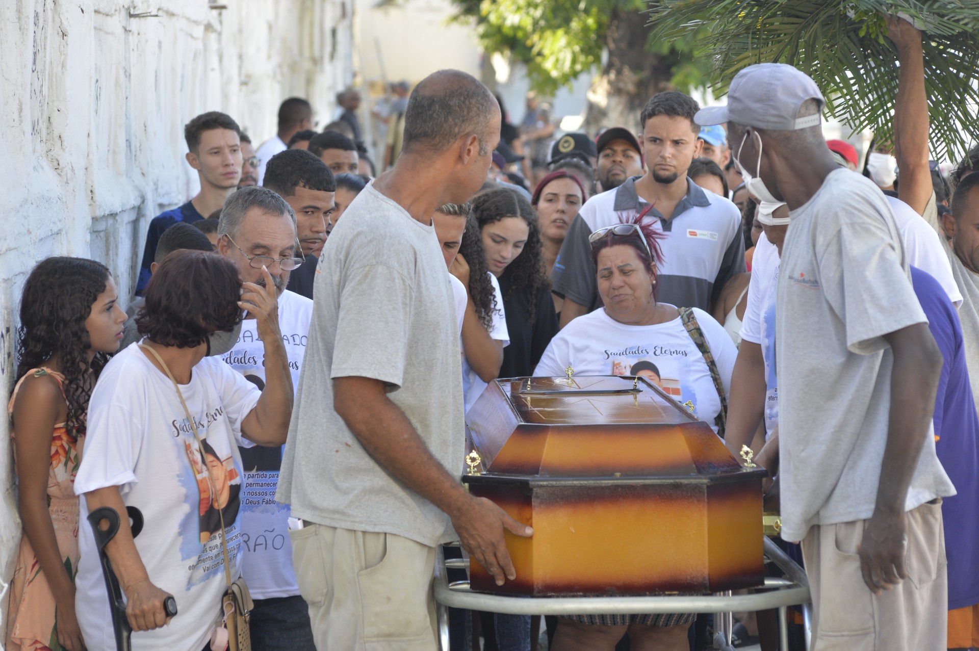 Sepultamento ocorreu no cemitério de Vila Rosali, em São João de Meriti, na Baixada Fluminense - FabioCosta                          