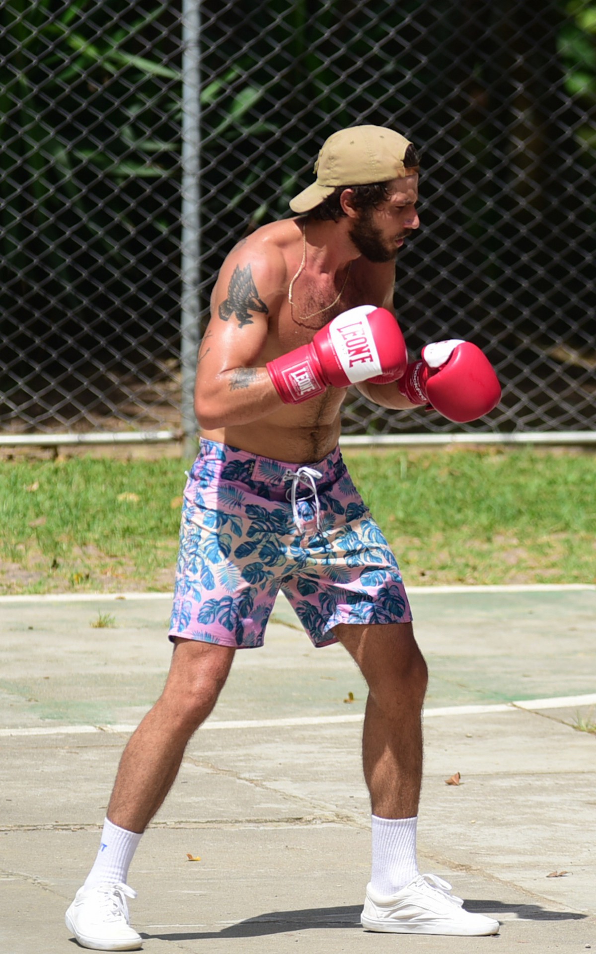 Chay Suede treina boxe em praça de São Paulo - Leo Franco / AgNews