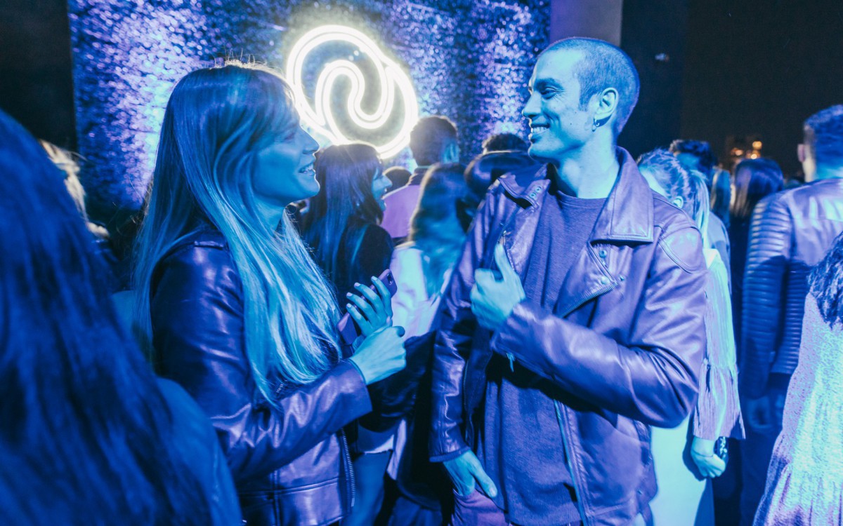 Que tal um date espont&acirc;neo hoje &agrave; noite? Ou uma olhadinha para saber quem est&aacute; solteiro no seu bar favorito? Quem sabe at&eacute; uma festa com 300 pessoas livres e desimpedidas? O Inner Circle oferece tudo isso.