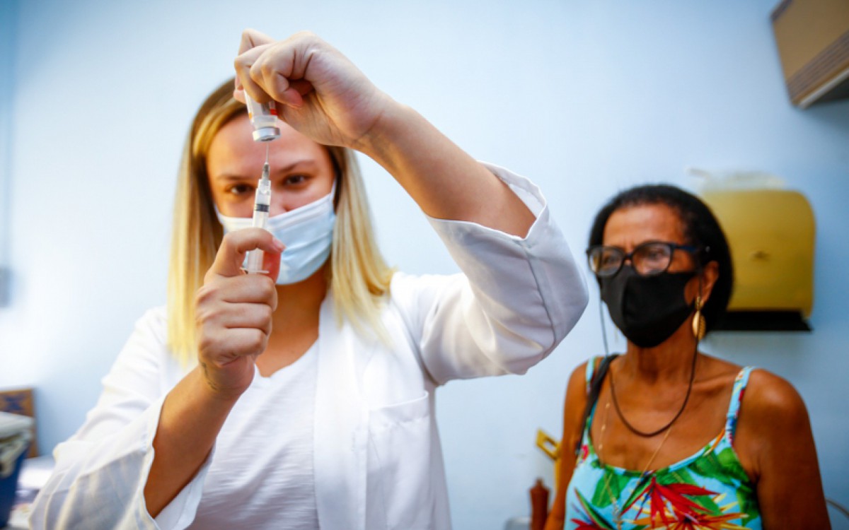 A quarta dose da vacina contra a Covid-19 come&ccedil;a a ser aplicada na segunda-feira