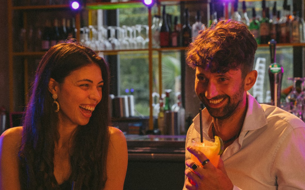 Que tal um date espont&acirc;neo hoje &agrave; noite? Ou uma olhadinha para saber quem est&aacute; solteiro no seu bar favorito? Quem sabe at&eacute; uma festa com 300 pessoas livres e desimpedidas? O Inner Circle oferece tudo isso. - Divulga&ccedil;&atilde;o