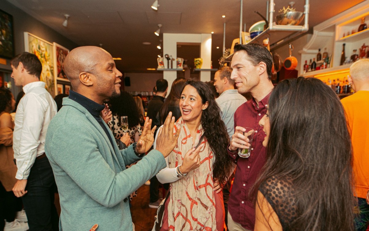 Que tal um date espont&acirc;neo hoje &agrave; noite? Ou uma olhadinha para saber quem est&aacute; solteiro no seu bar favorito? Quem sabe at&eacute; uma festa com 300 pessoas livres e desimpedidas? O Inner Circle oferece tudo isso.