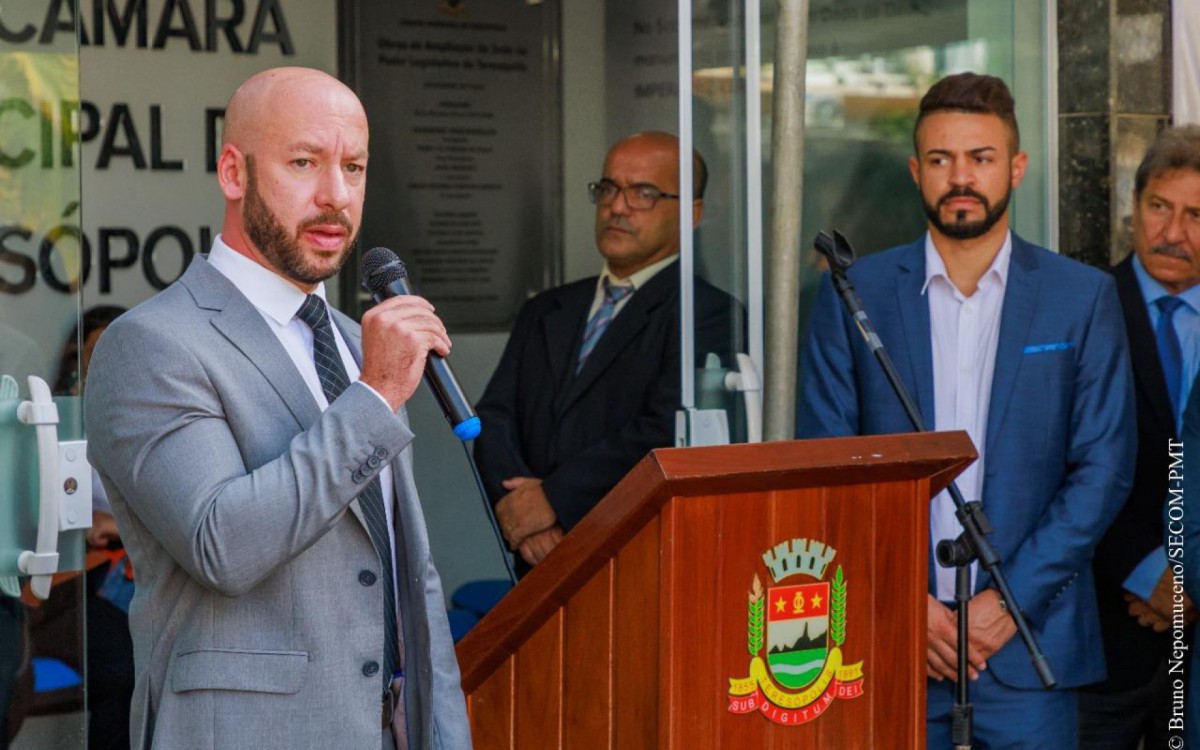 Prefeito Vinicius Claussen destaca o legado deixado por Luiz Barbosa: "Todos nós temos muito a aprender com a história do sr. Luiz, uma pessoa humilde, trabalhadora, íntegra."
