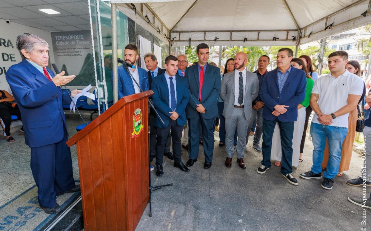 Jornalista Waldair Queiroz, autor do livro ‘Luiz Barbosa: 80 Anos de Vida Honrada e Vitoriosa’, narra a história de Luiz Barbosa, destacando as iniciativas na esfera pública