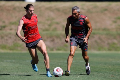 Técnico do Flamengo, Paulo Sousa inova em atividade e participa de treinamento com os jogadores