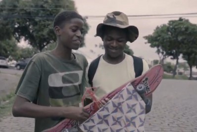 Tapete vermelho e paletó: meninos de abrigo da prefeitura vão lançar curtas-metragens no Museu do Amanhã