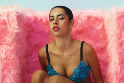 Marina Sena divulga trecho de música nova e fãs reagem