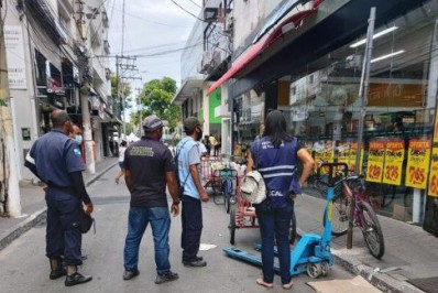 Supermercado é multado por uso irregular de área de carga e descarga em Cabo Frio