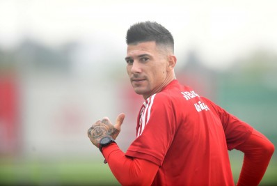 Botafogo recebe aval do Internacional para fechar com zagueiro argentino