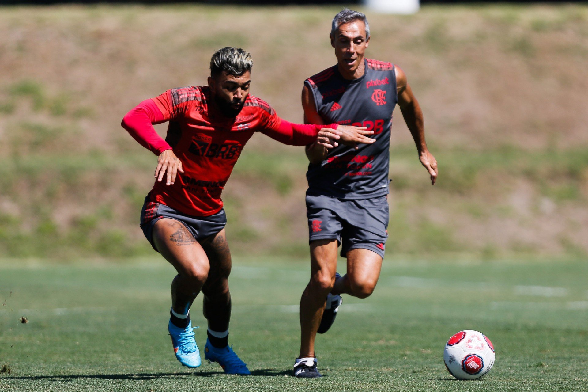 Paulo Sousa e Gabigol no treino do Flamengo - Gilvan de Souza/C.R. Flamengo