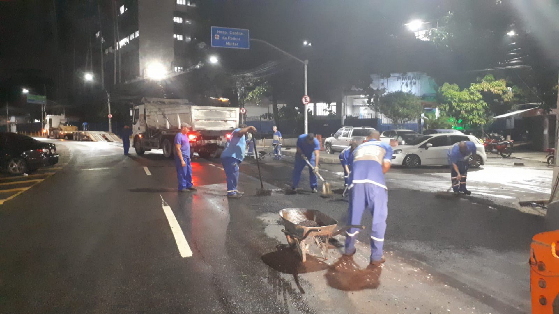Agentes da Prefeitura trabalharam durante a madrugada na reforma das vias - Divulga&ccedil;&atilde;o / Prefeitura