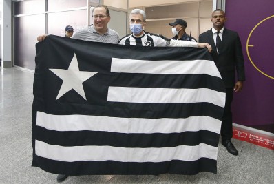 Botafogo entra na briga com clube paulista pela contratação de zagueiro do Palmeiras