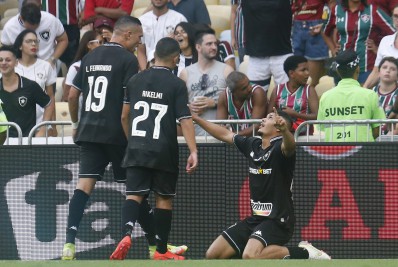Estrela do Botafogo se posiciona após polêmica no Clássico Vovô: 'Campeonato de m...'