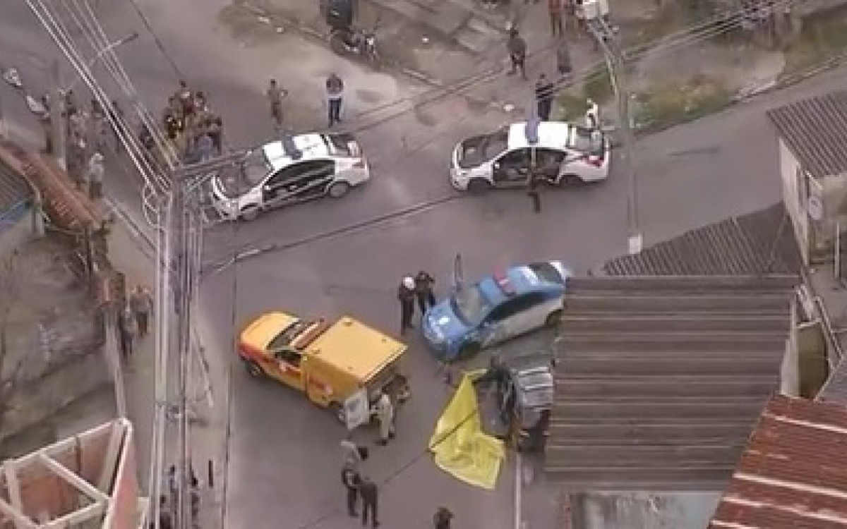 Carro da v&iacute;tima foi cercado por autom&oacute;vel de criminosos 