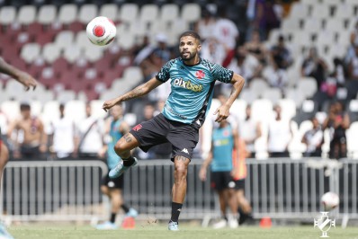 Após lesão na coxa, Vitinho afirma estar 100% recuperado e afirma: 'pronto para ajudar o Vasco'