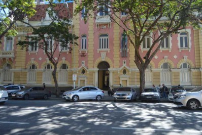 Jovem é resgatada após ser estuprada e mantida em cárcere privado pelos sogros em Niterói