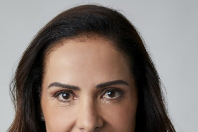 Medalhista olímpica abre escola de vôlei com aulas gratuitas na cidade