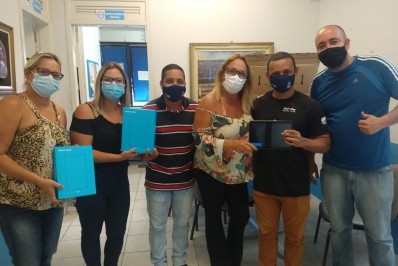 Rio das Ostras distribui tablets para atividades pedagógicas das escolas