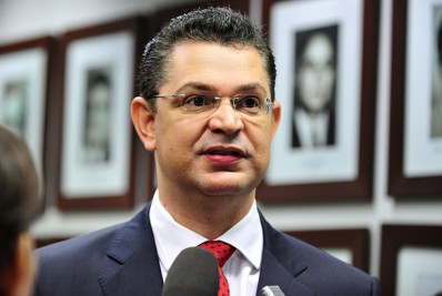 Líder do PL pede liberação de visitas religiosas a réus de atos golpistas do 8/1