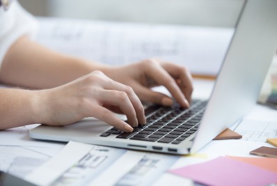 Rapidinhas: CEPERJ lança pós-graduação inédita; Setrab oferece vagas 