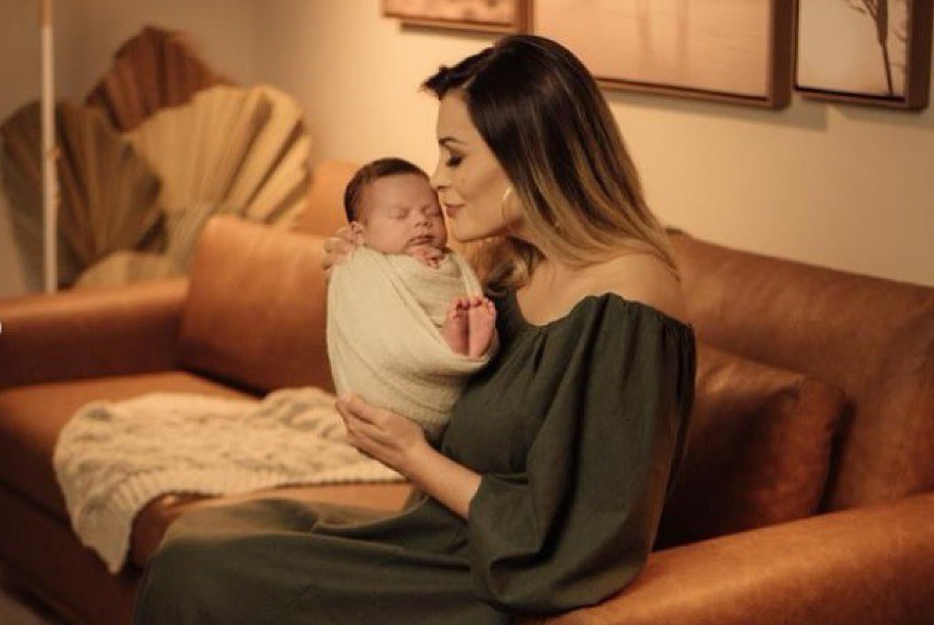 Andressa Urach e o filho caçula - Foto: Ana Zago