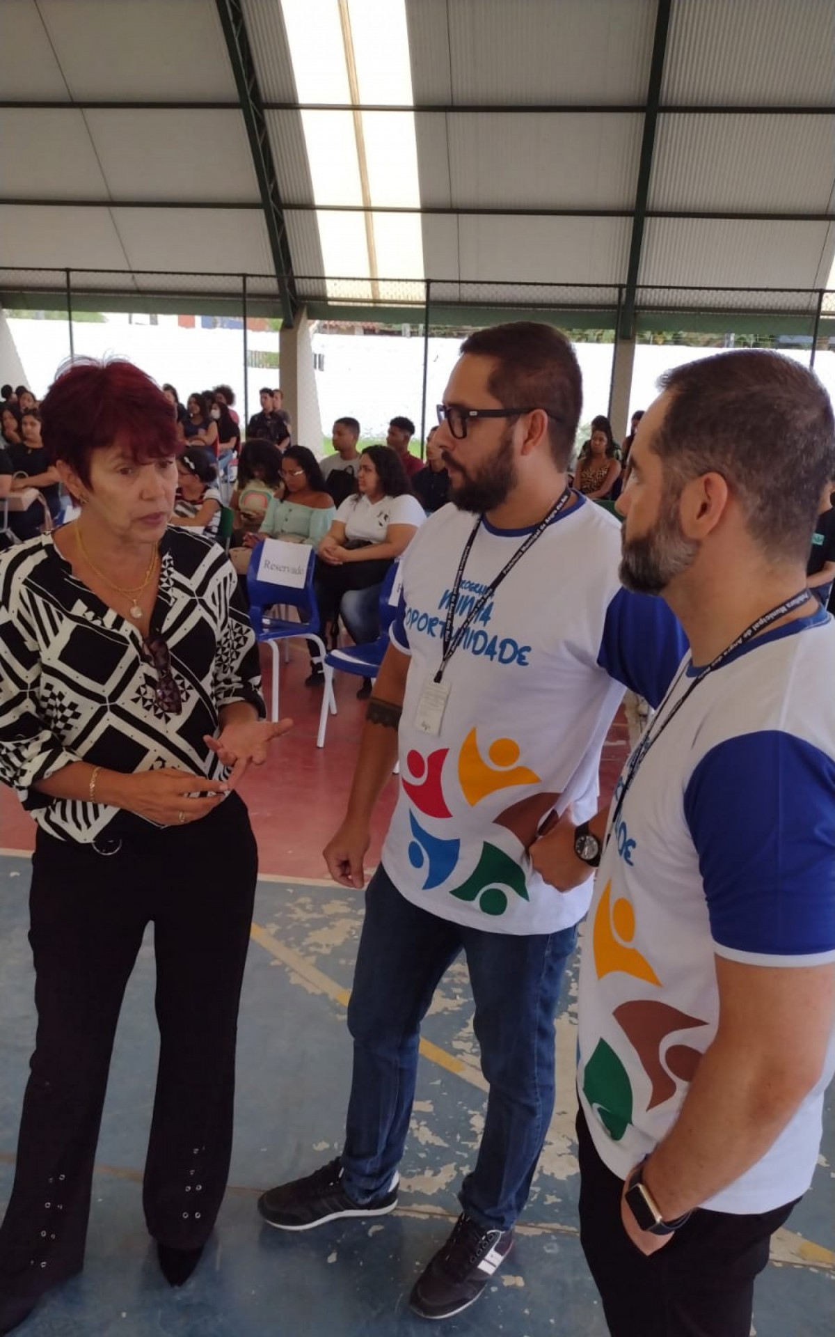 Cássia, do CIEE, William Gama e Danilo Rodrigues, da secretaria da Juventude, comemoram o resultado do programa