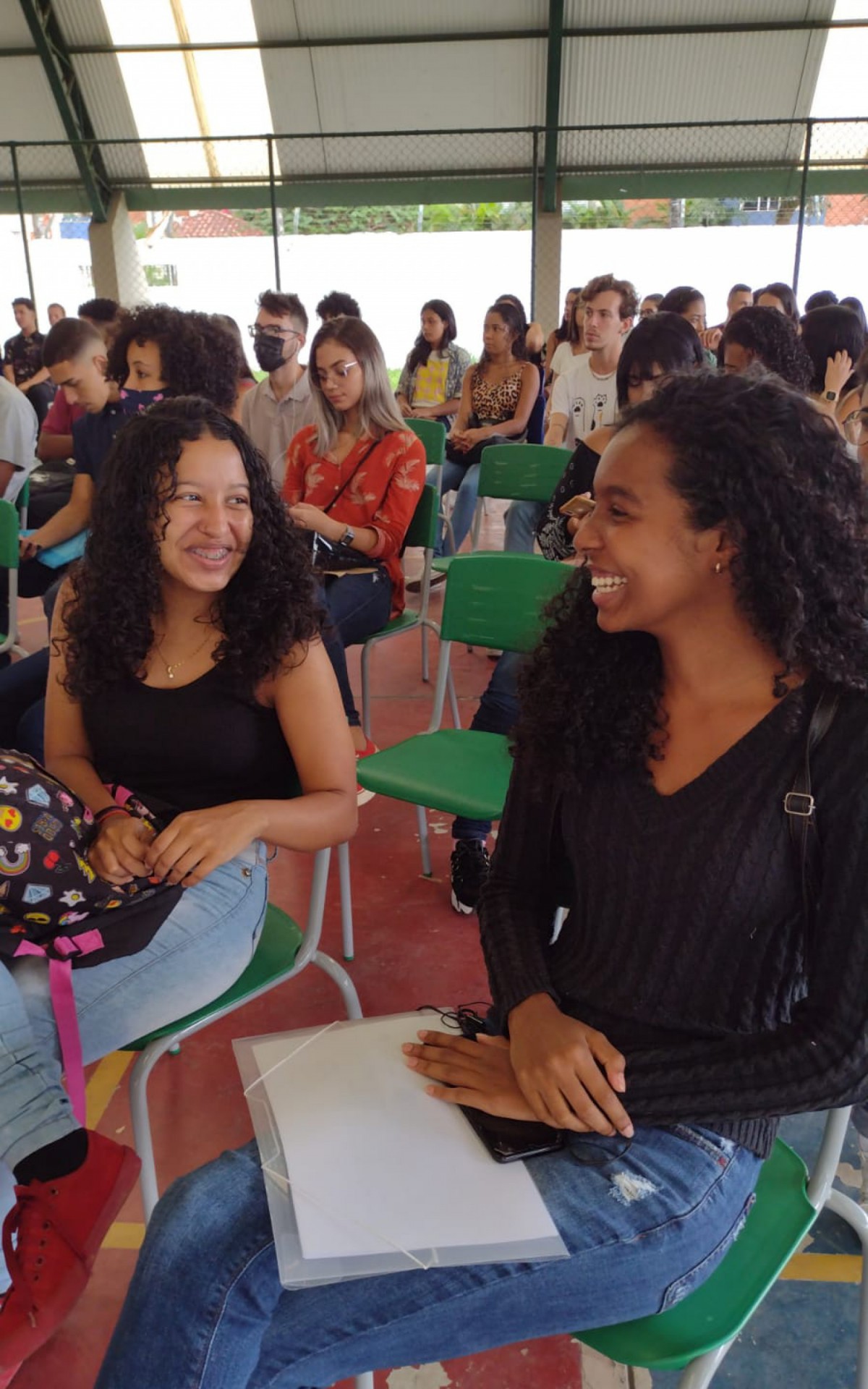 Jamile (à direita) foi selecionada e sonha ser médica