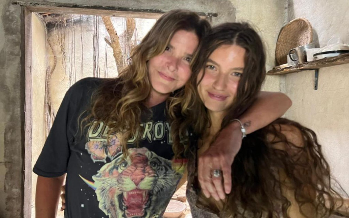 Primeira Juma Marruá de 'Pantanal', Cristiana Oliveira posa com Alanis Guillen, que vive a protagonista no remake da trama - Divulgação/Globo