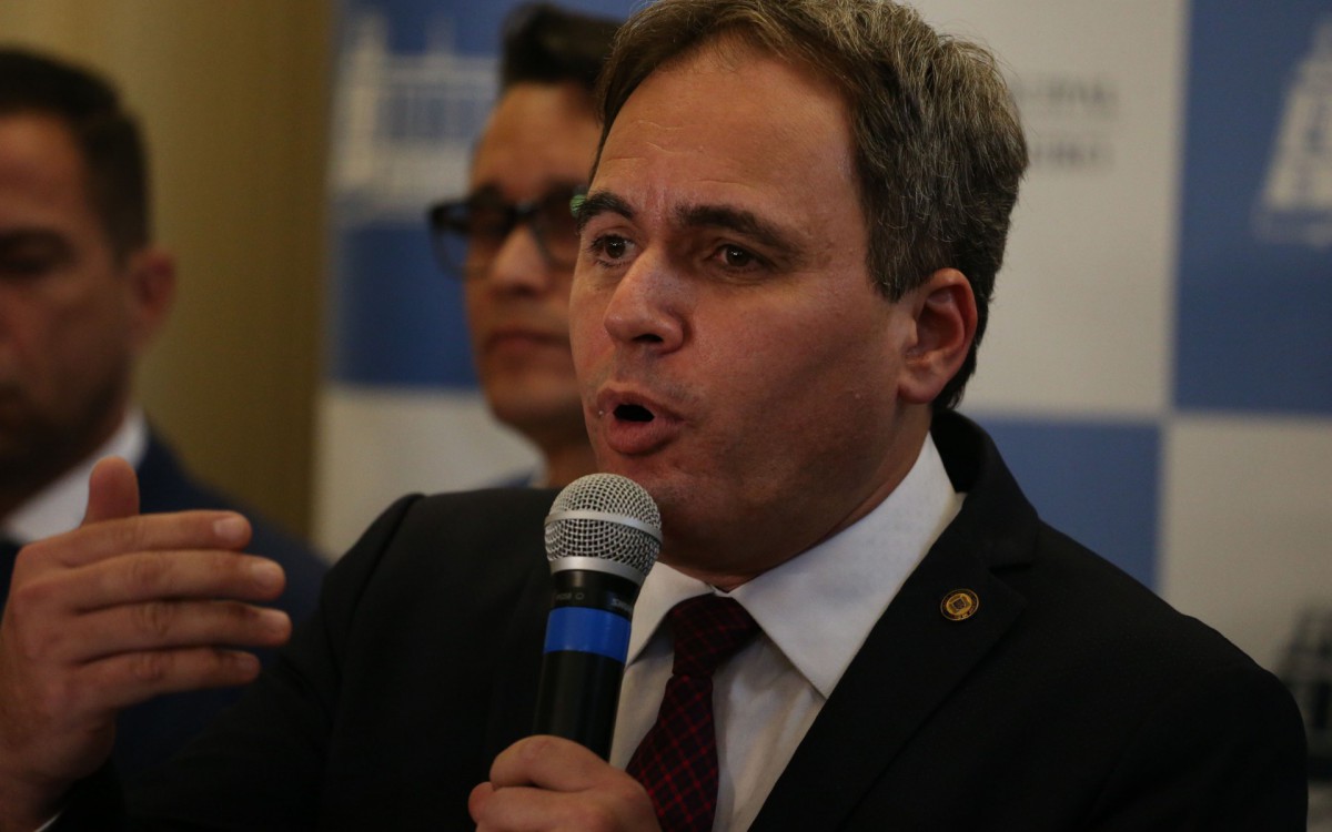 Rio,29/03/2022- CENTRO,Camara dos Vereadores,Reuniao do Comite de Etica da Camara de Vereadores, para analisar as denuncias contra o Vereador Gabriel Monteiro. Na foto.Alexandre Izquerdo Presidente Comissao de Etica da Camara.Foto: Cleber Mendes/Agência O Dia       - Cleber Mendes/Agência O Dia