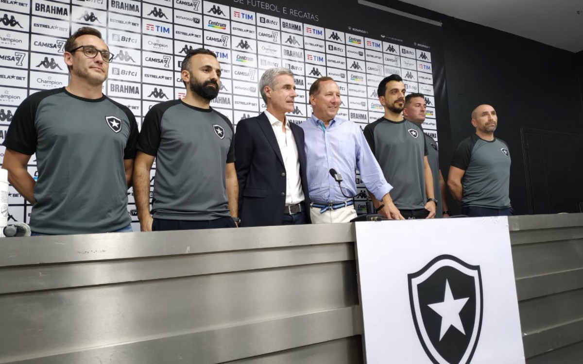 Lu&iacute;s Castro foi apresentado como novo t&eacute;cnico do Botafogo