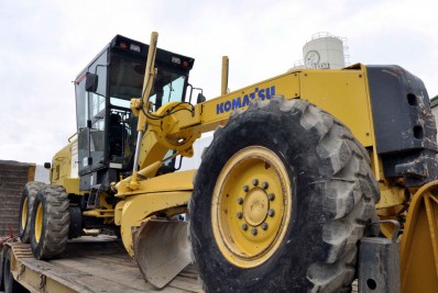 Estado oferece maquinário para manutenção de estradas rurais em Barra Mansa