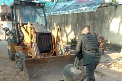 5 toneladas de barricadas foram retiradas das ruas da comunidade Vila Ruth