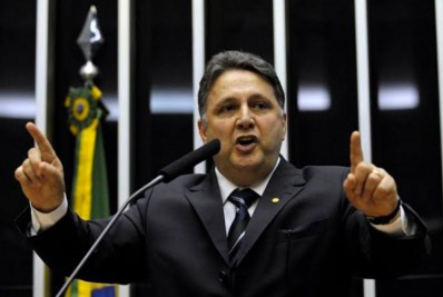 Garotinho assina no União Brasil com proposta de fortalecer o partido no Rio, mas só define candidatura em abril