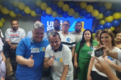 Garotinho e Clarissa ganham 