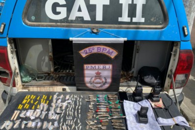 Homem é preso e adolescente apreendido com drogas em Araruama