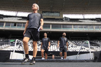 Luís Castro revela conversas para Botafogo treinar no CFZ de Zico