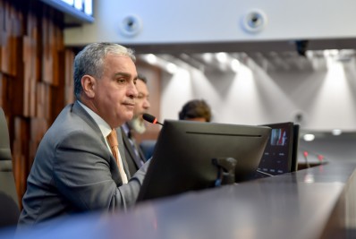 André Ceciliano amplia pressão ao PSB por candidatura ao Senado no RJ