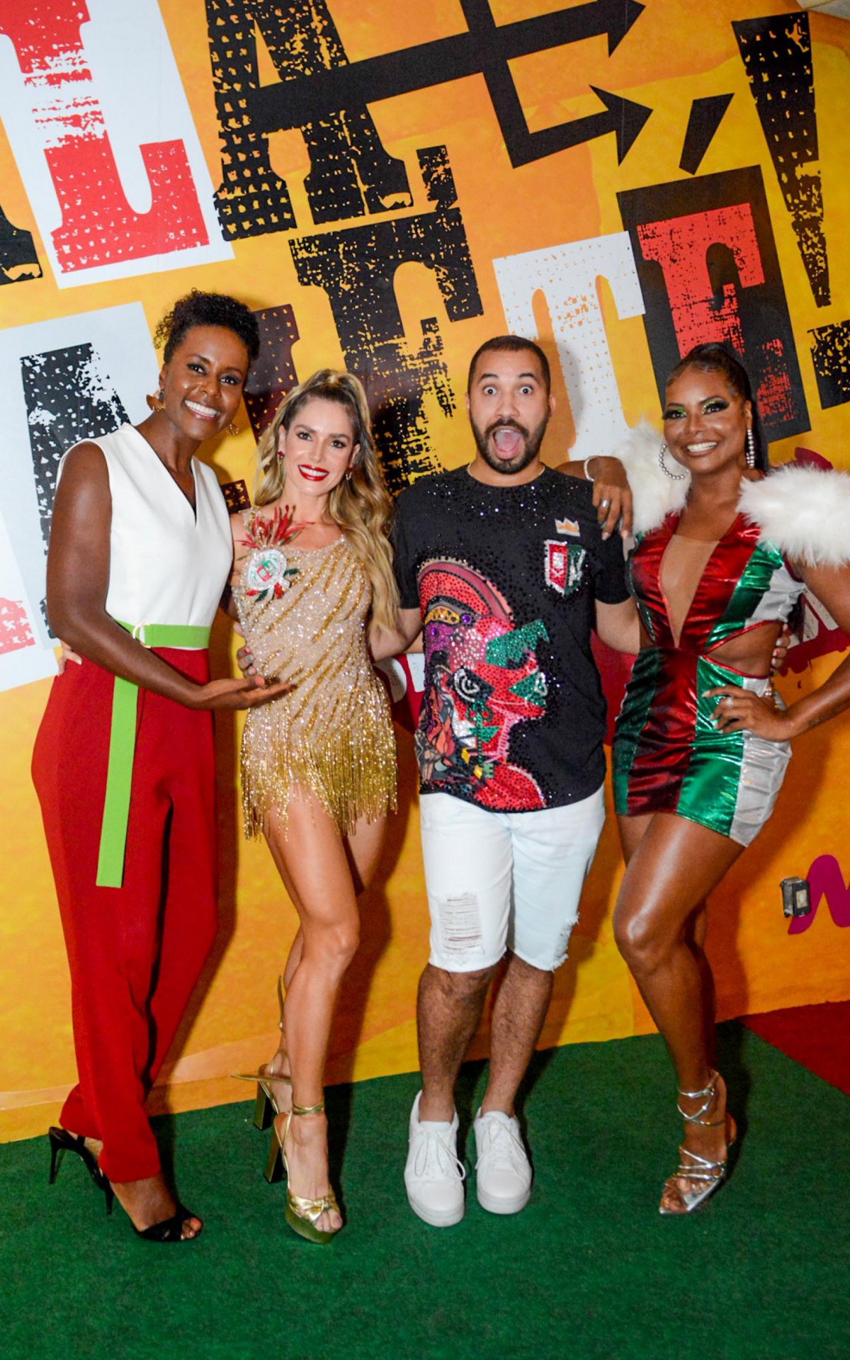 Maju Coutinho, Monique Alfradique, Gil do Vigor e Adriana Bombom no ensaio da Grande Rio