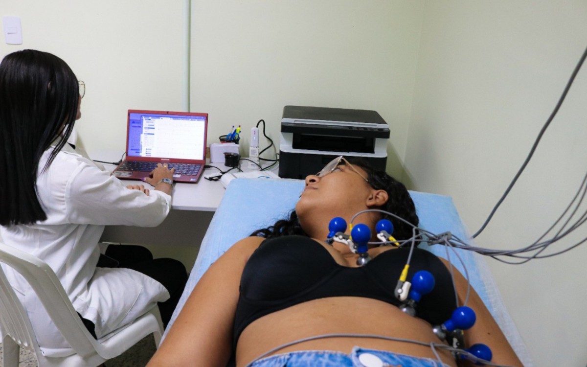 Seis t&eacute;cnicas de enfermagem foram treinadas pelo m&eacute;dico Bruno Duarte, coordenador do setor, para preparar os pacientes que buscam esses exames