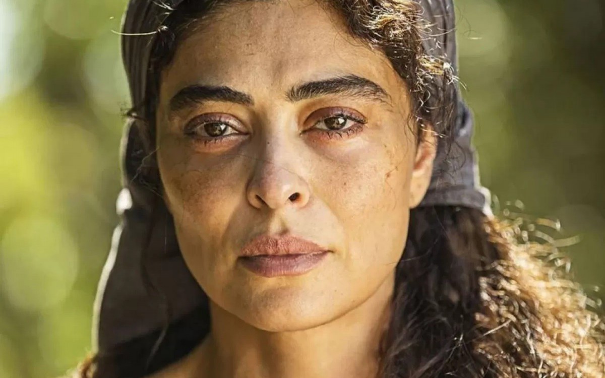 Juliana Paes revelou em entrevista para o colunista Leo Dias o motivo que a fez sair da Globo ap&oacute;s 21 anos. Ela afirmou que, durante uma grava&ccedil;&atilde;o, esqueceu da apresenta&ccedil;&atilde;o do seu filho na escola e que isso foi a gota d'&aacute;gua - Divulga&ccedil;&atilde;o / Globo