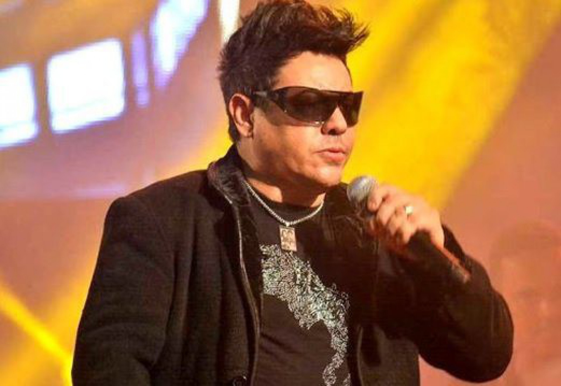 Cantor Daniel Diau, do grupo Calcinha Preta, comete gafe no 'Encontro' - Reprodução 