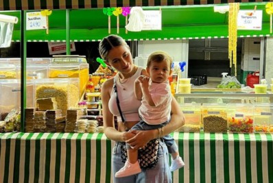 Lorena Carvalho posta foto com o filho e Lucas Lucco comenta: 'Lindos'