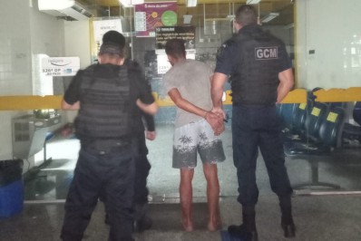 Escultor de areia da Praia do Forte é preso após esfaquear duas pessoas em Cabo Frio