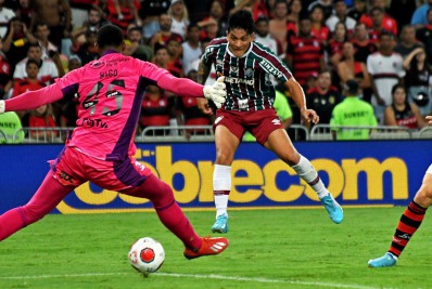 Léo Pereira falha em dois lances, Cano marca duas vezes, e Fluminense bate o Flamengo no primeiro jogo da decisão do Carioca