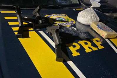 PRF apreende cocaína, pistolas e carteira falsa de PM em Piraí